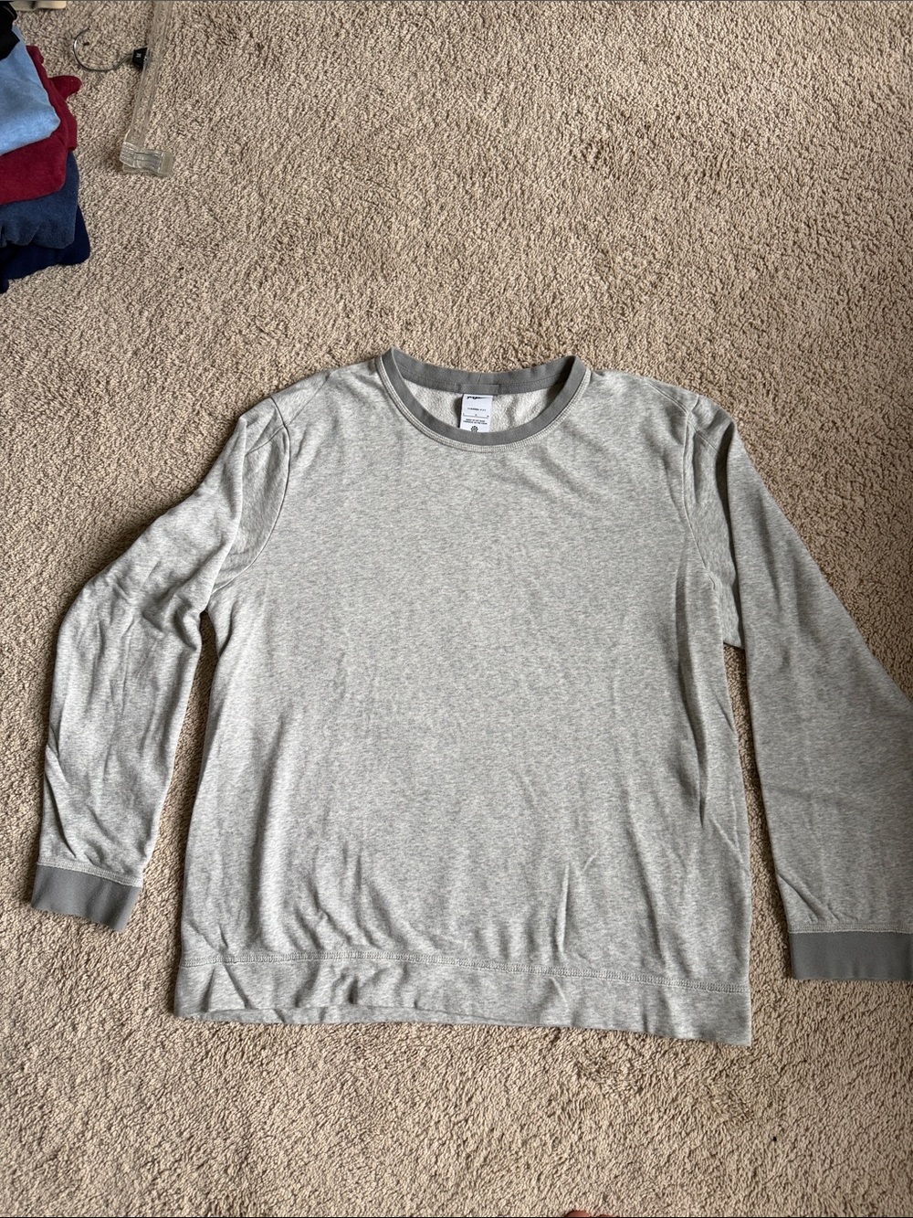 Nike Men's Heather Gray Long Sleeve Crewneck Tee